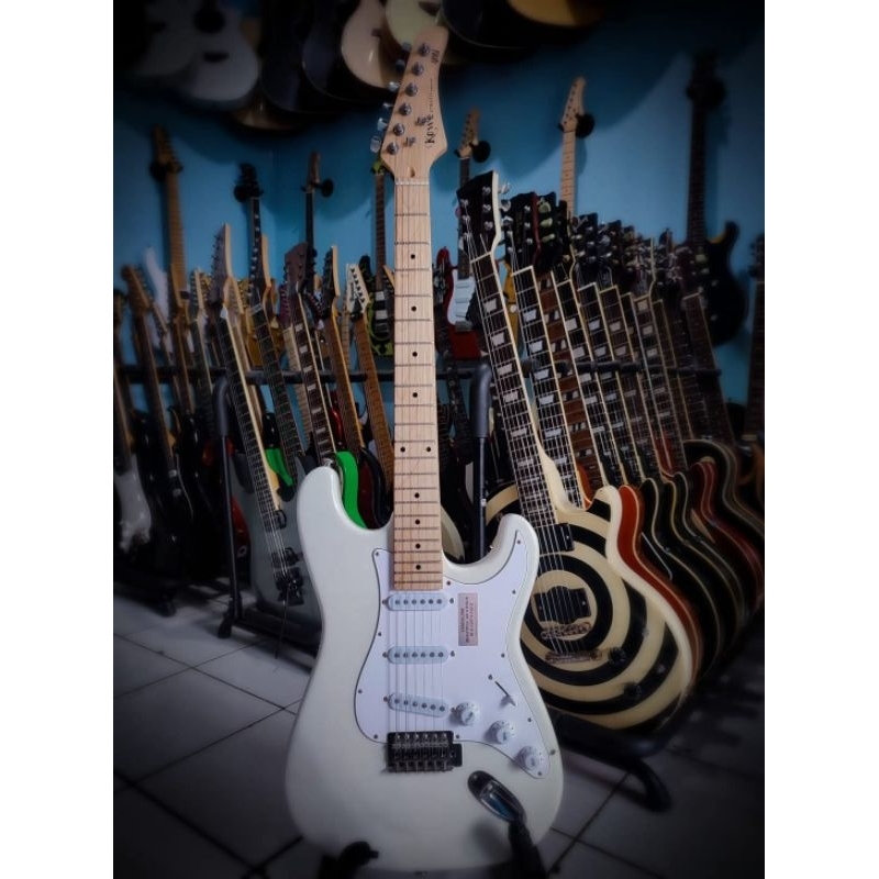 Gitar elektrik  Kowe Stratocaster model baruSudah seting wenak tinggal jrenk