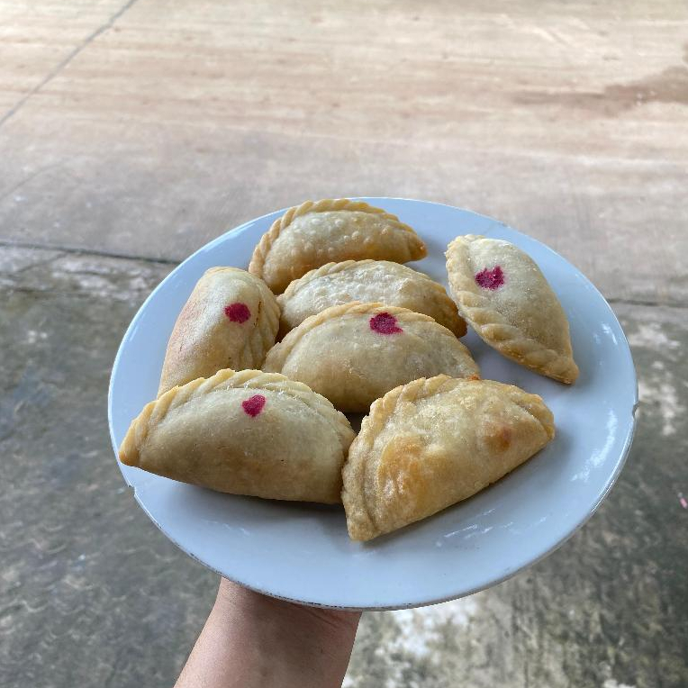 

Cireng Isi Ayam Suwir Pedas Keju Bakso Pedas Cireng Isi Frozen 5 pcs