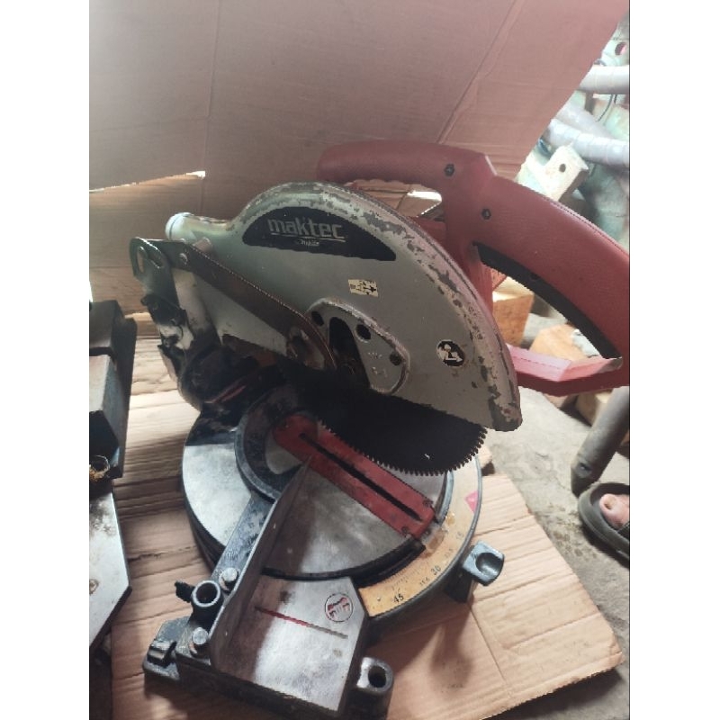 MESIN GERGAJI POTONG BESI ALUMINIUM / MITER SAW MAKTEC MT 230 / MT230 BEKAS