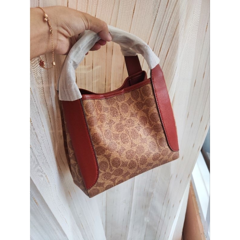 coach hadley hobo 21