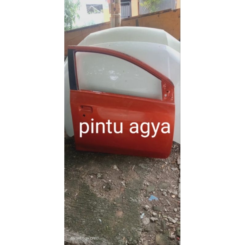 pintu depan kanan ayla agya