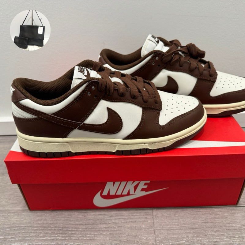 nike woman dunk low.