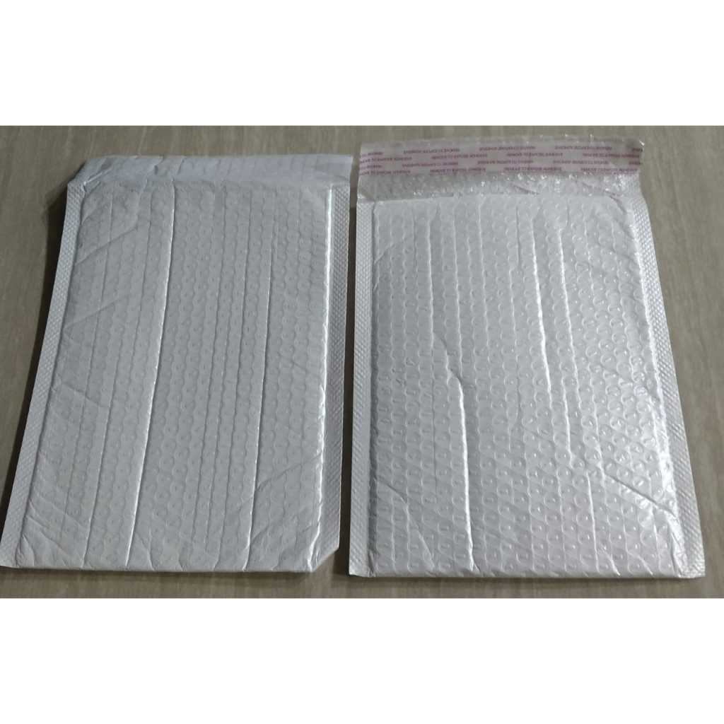 

Bubble Mailer/ Amplop Bubble Ukuran 18x27 Warna Putih Jual PerPcs