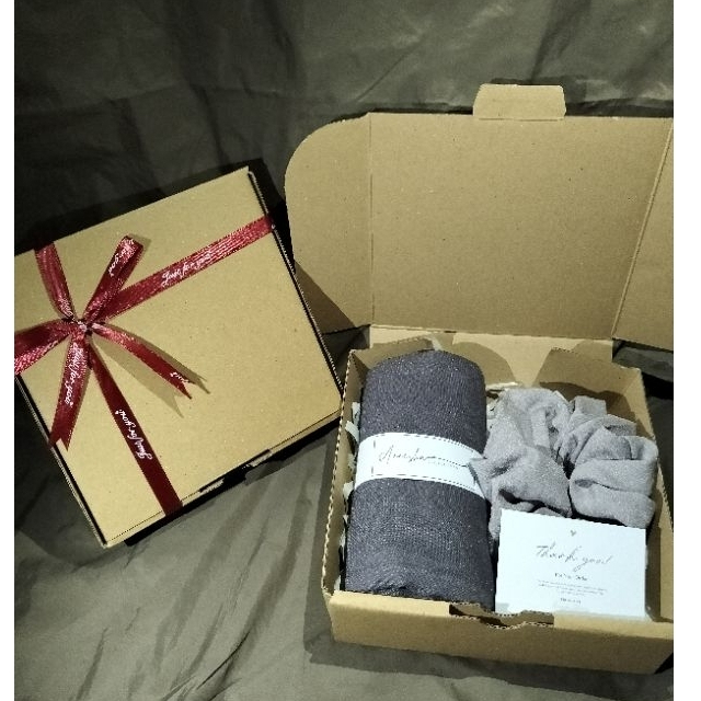 

Gift Box // Hampers // Kado Hijab Termurah
