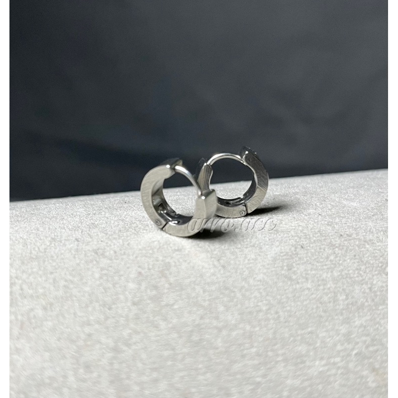Anting Tindik Bulat Silver dan Hitam