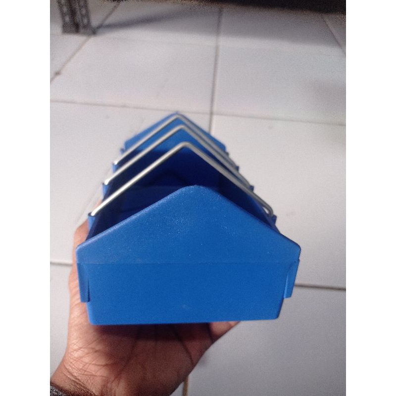 tempat pakan merpati/tempat pakan ayam
