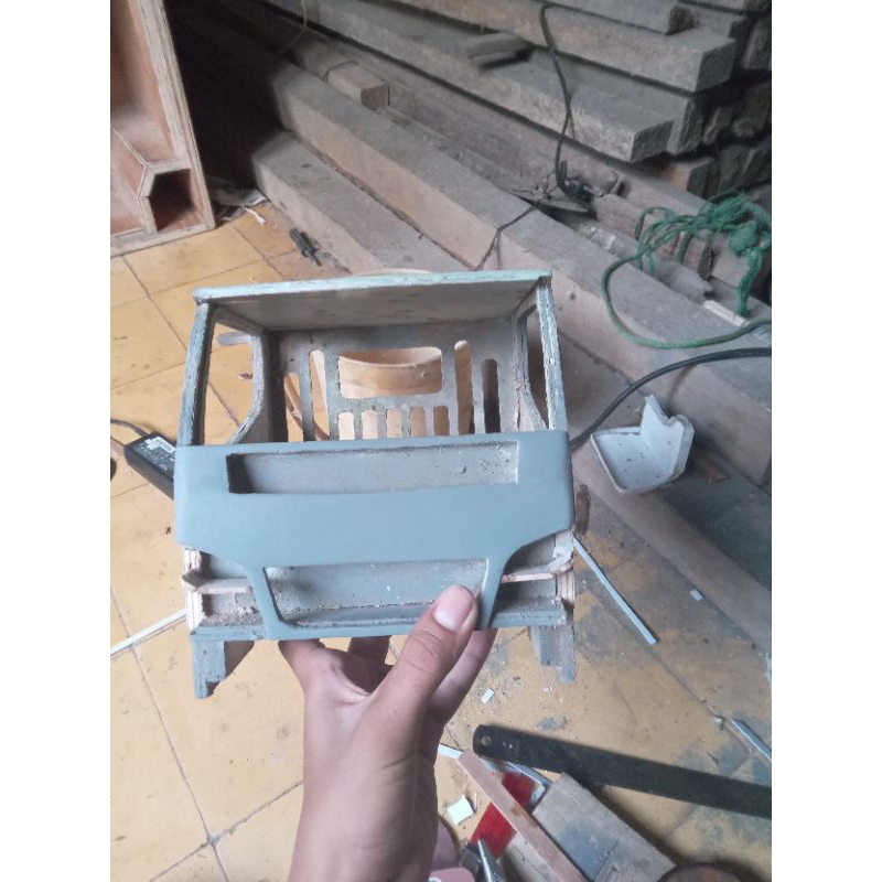 kabin miniatur truk skala 10 .