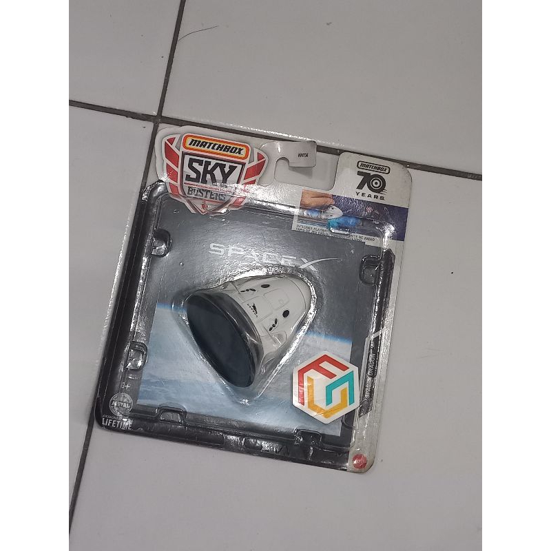 matchbox sky busters spacex dragon