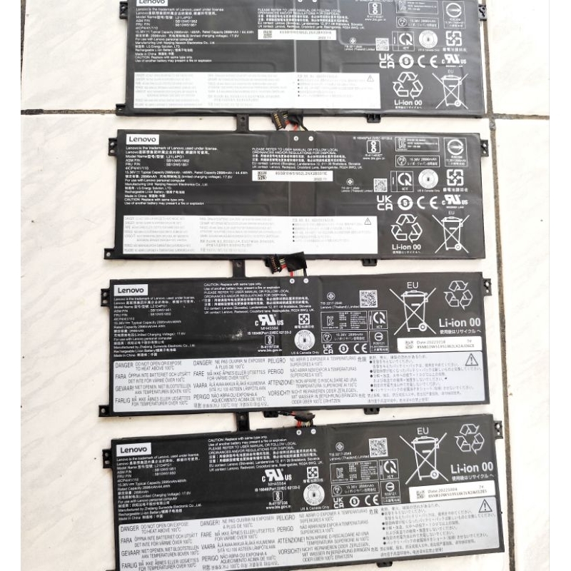 Baterai laptop polimer bekas isi 4 cell di dalam nya
