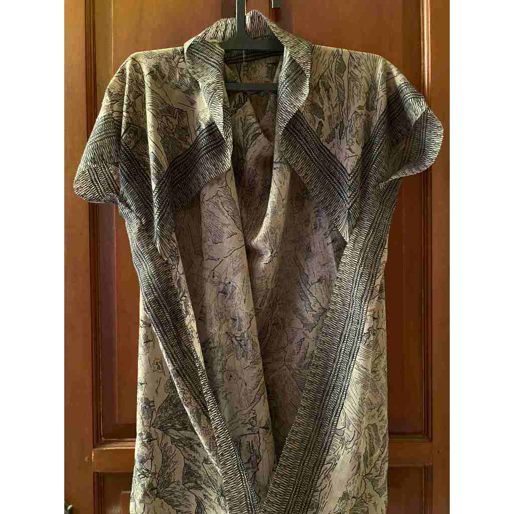 Preloved Outer Wanita Motif Abstract Coklat