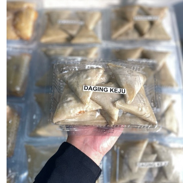 

SAMBOZA DAGING CABE IJO keju BY CLARA FROZENFOOD