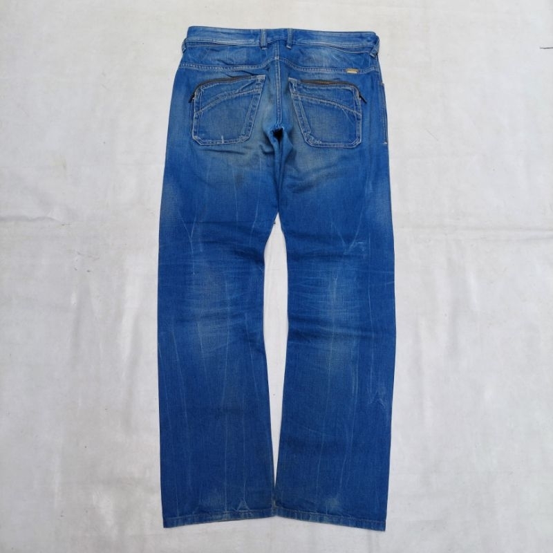 Celana jeans pria, Diesel Industry