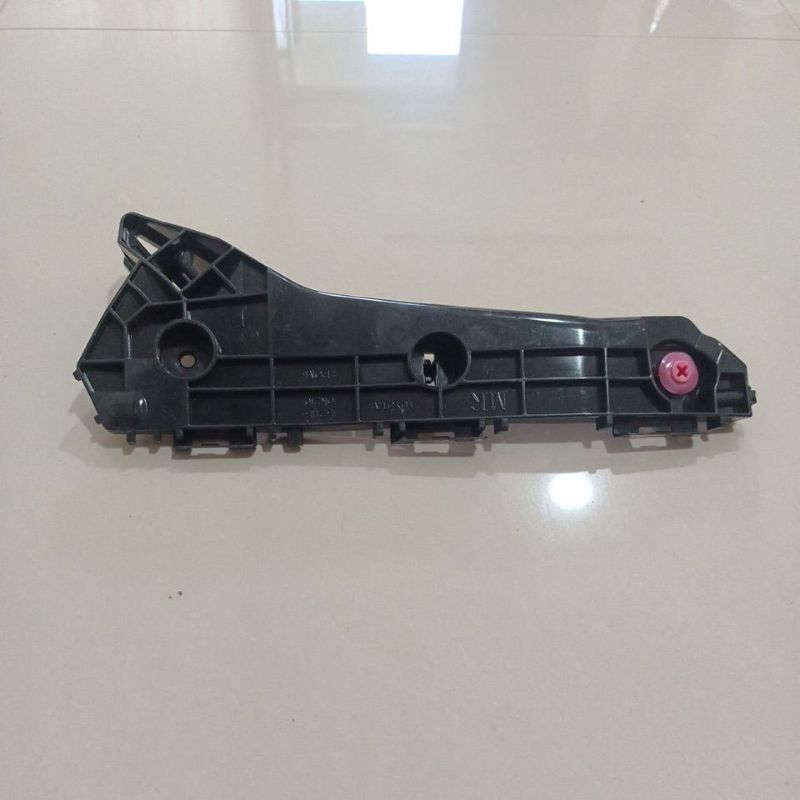 Breket bumper bracket bumper depan Innova reborn tahun 2016 sampai 2021 original