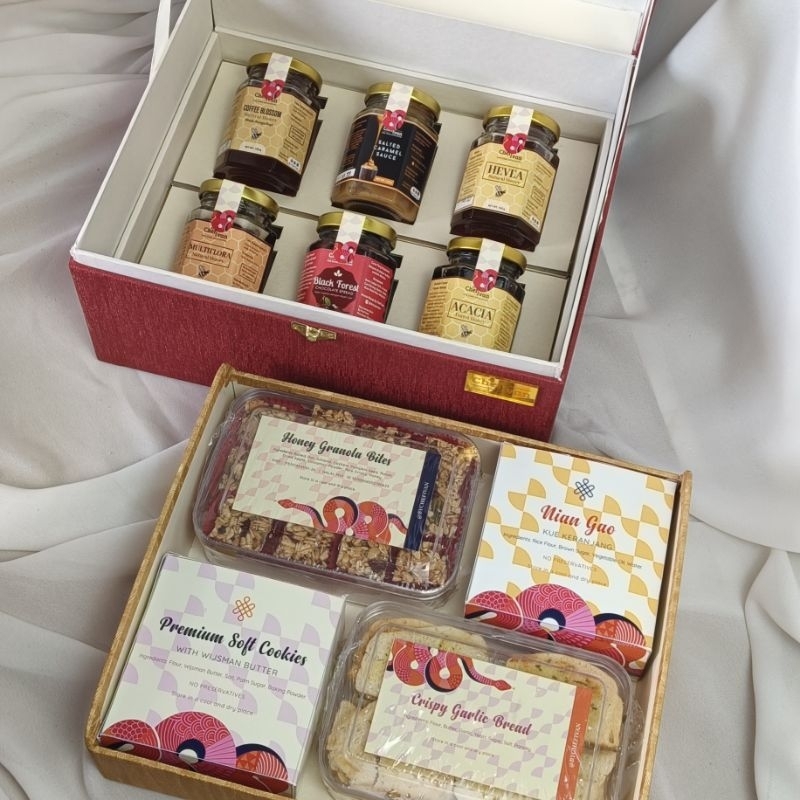 

FU Hampers Imlek Premium 2025 CNY Gift Set Sehat Madu Granola dan Selai by Chef Ivan