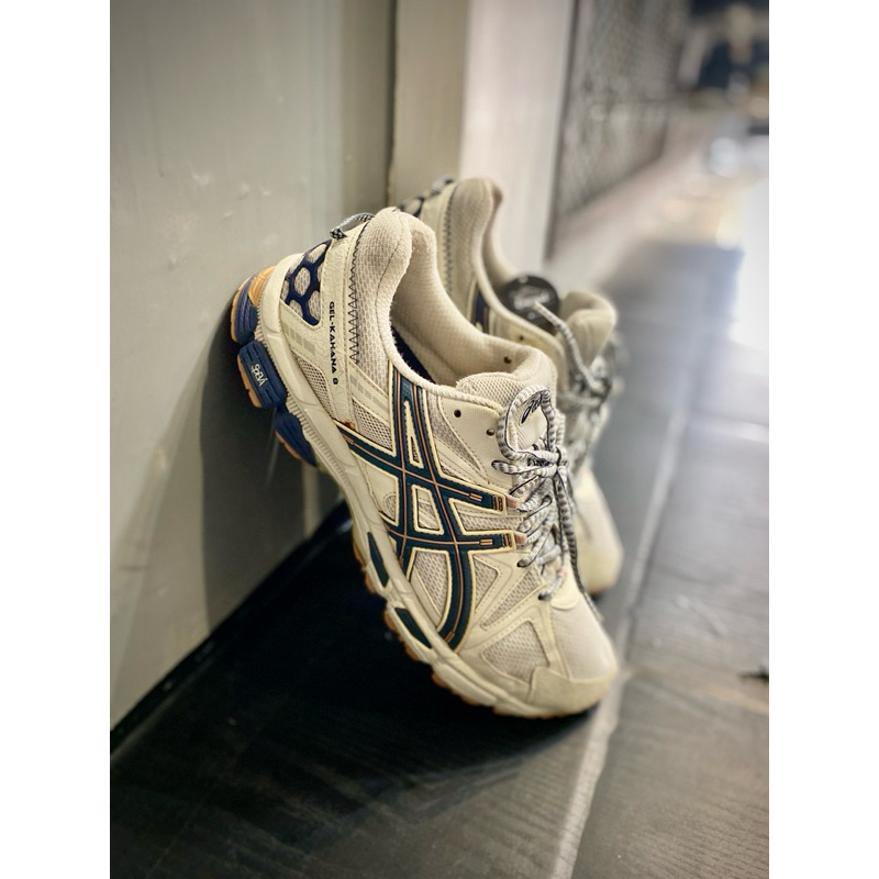 ASICS KAHANA