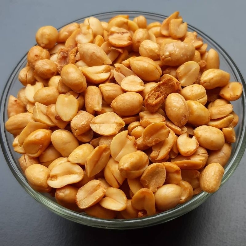 

Kacang bawang (Asin) ,tinggal kupas tinggal makan ,enak GURIH!!.