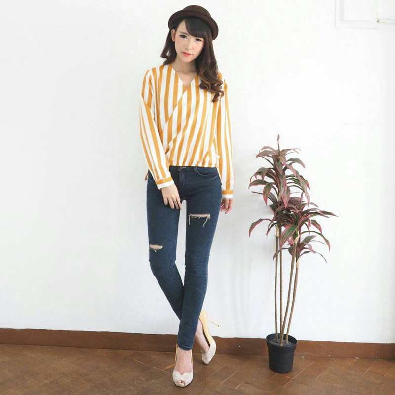 Kemeja Casual Wanita Motif Garis Blouse