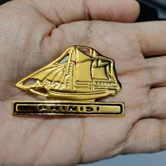 Logo Phinisi Magnet dan Peniti