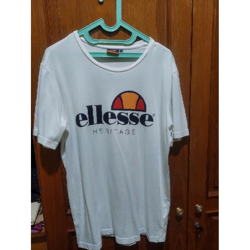 kaos Ellesse bekas