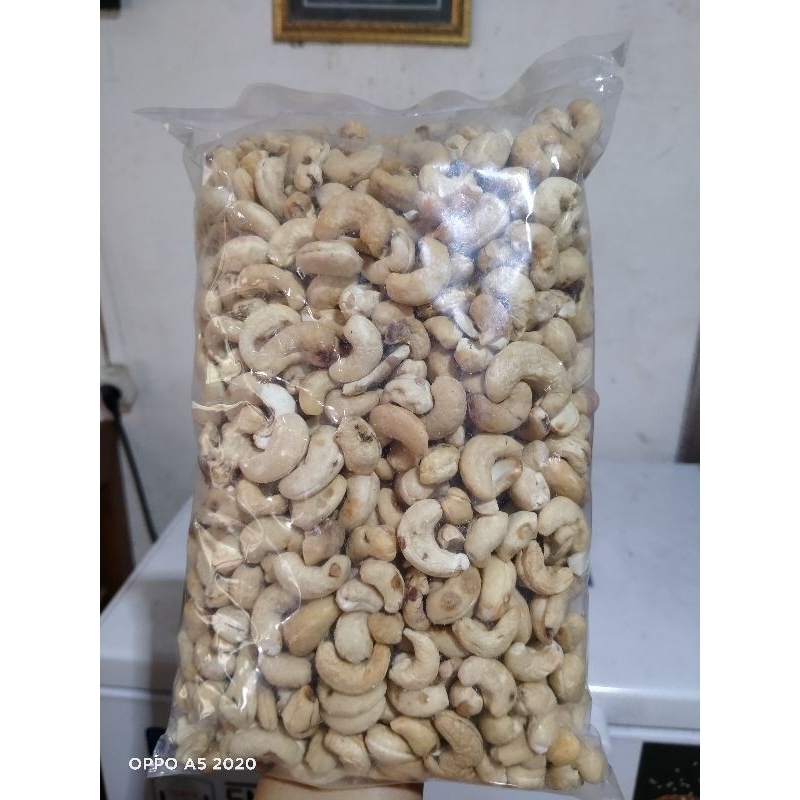 

kacang mede utun sk1 mentah