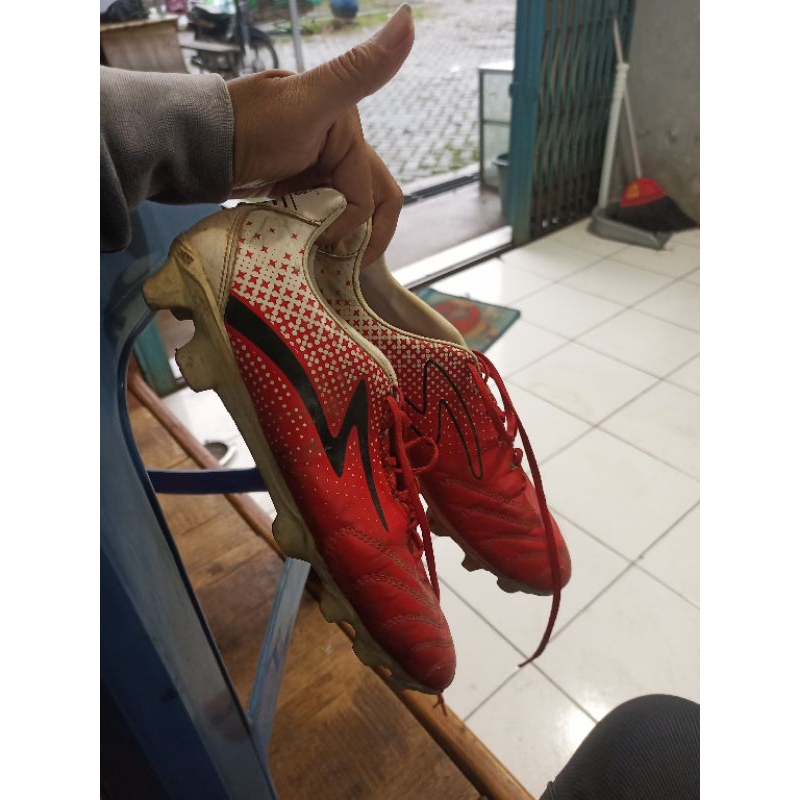 sepatu bola specs original second