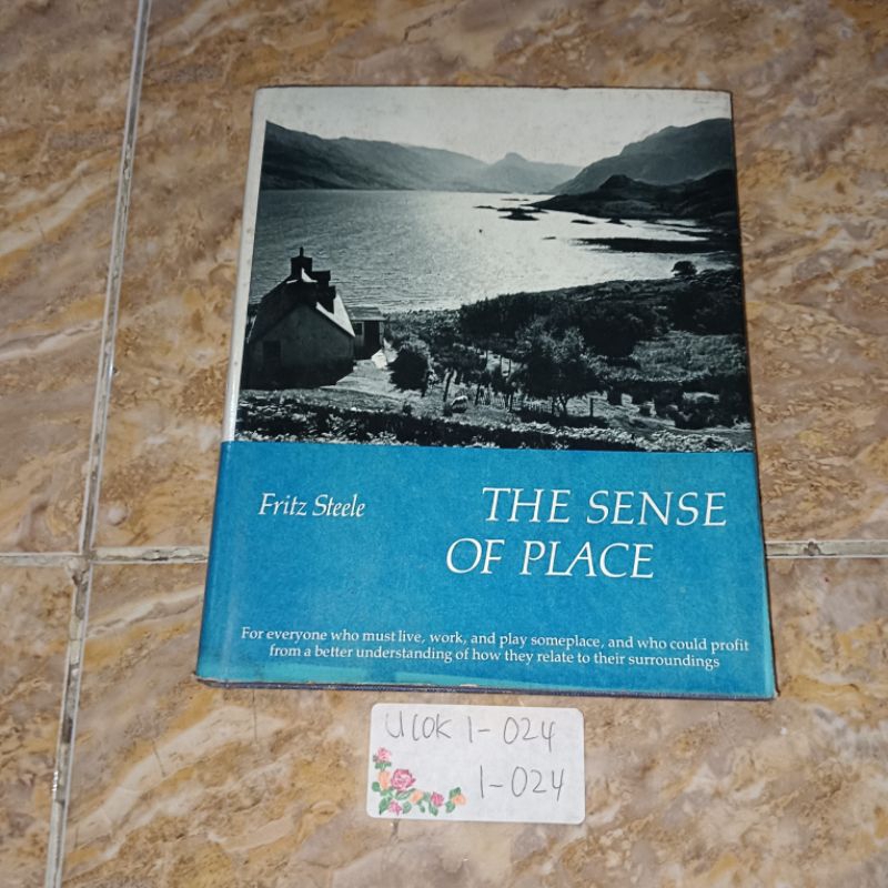 Buku The sense of Place by Fritz Steele