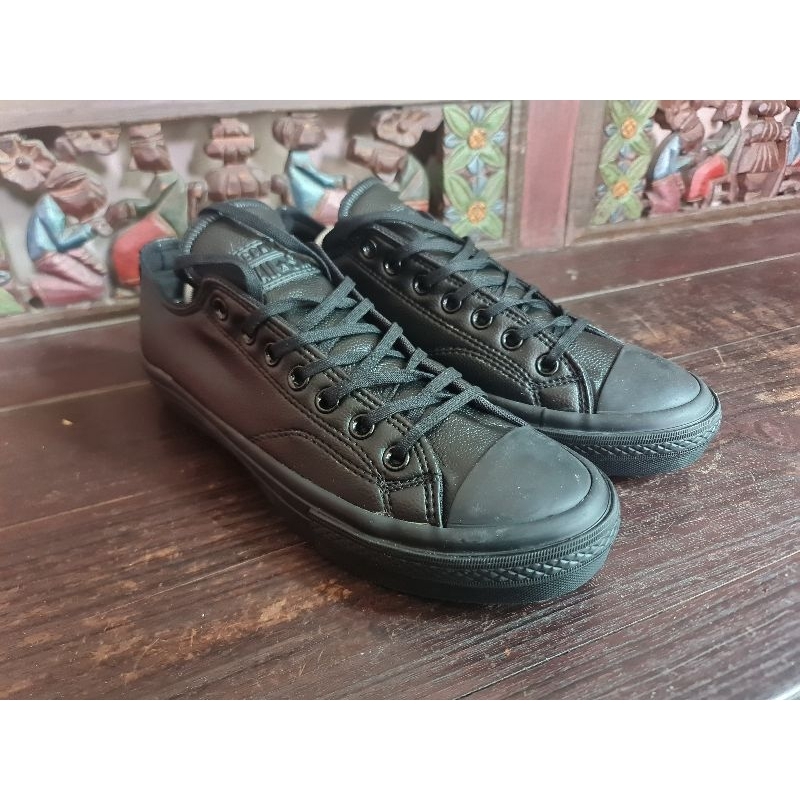 024. Sepatu Pria Converse All Star Chuck Taylor Low Full BlackSize : 43Insole : 28.0Made in VietnamB