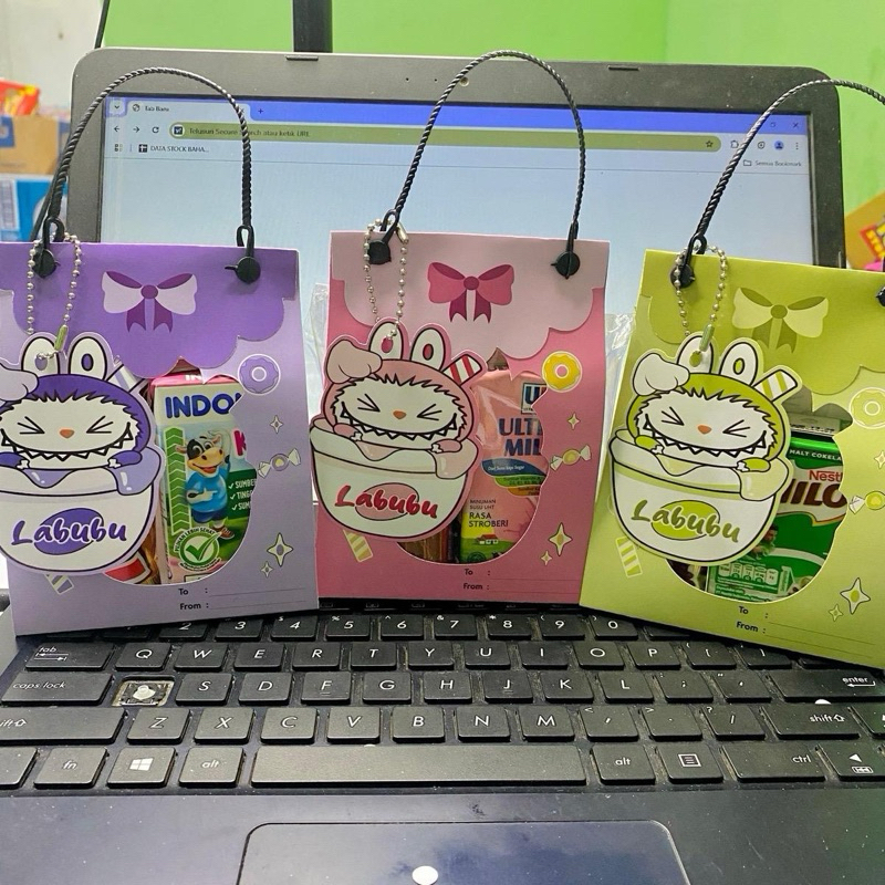 

10pcs Paket tas tenteng bingkisan Hangtag Medium Motif labubu lebaran 2025 terbaru