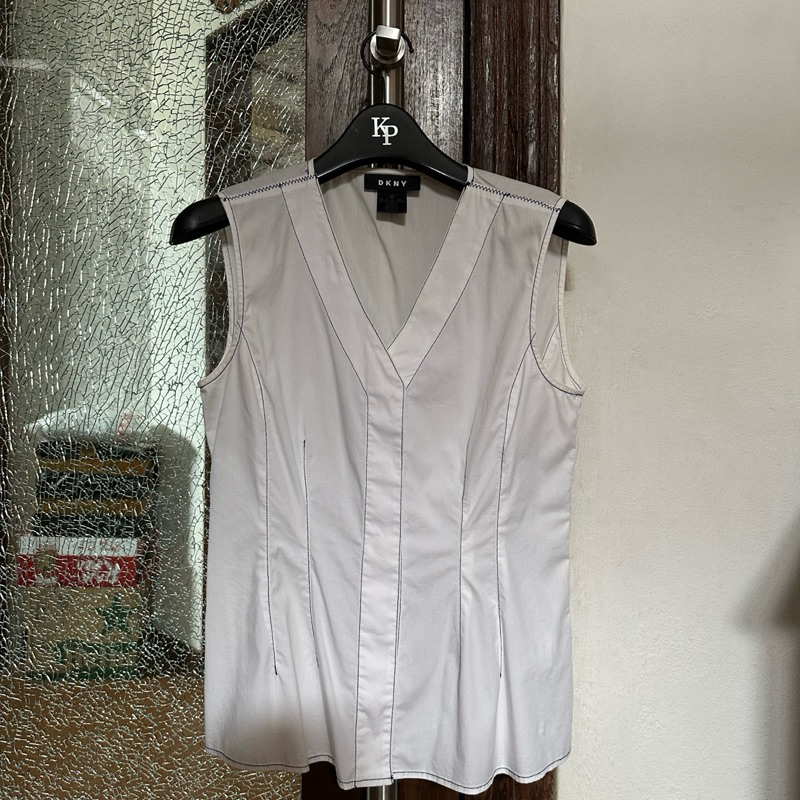 [READY] DKNY ORIGINAL BAJU TANPA LENGAN PUTIH PRELOVED