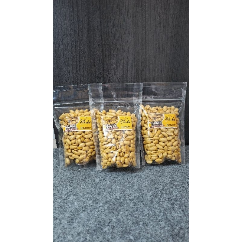 

kacang bawang ibu suki kemasan 250g. renyah, gurih, enak