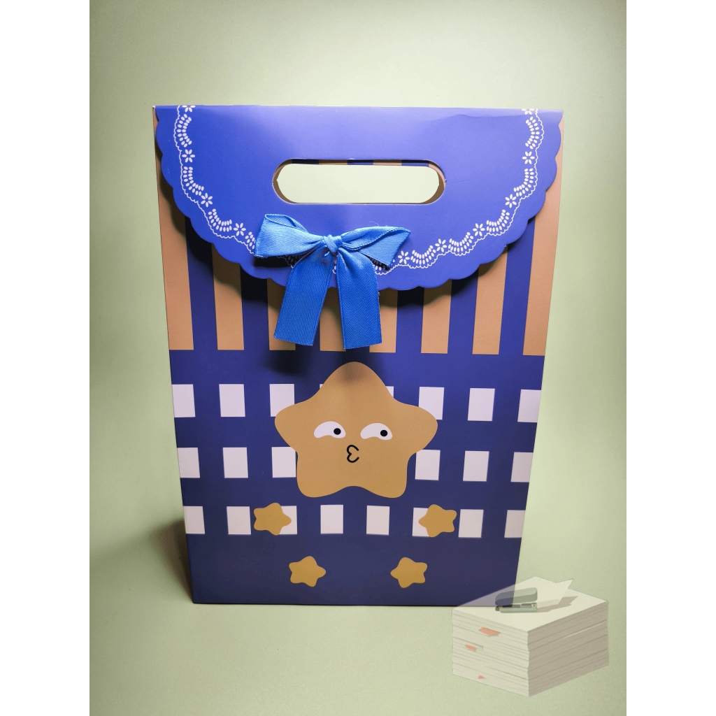 

Tas Tenteng Tas Kertas Paperbag Gable Pita Cartoon Bintang 27 x 19 x 9 cm Tas Souvenir