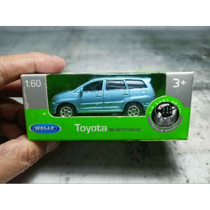 welly Toyota Innova 1/60