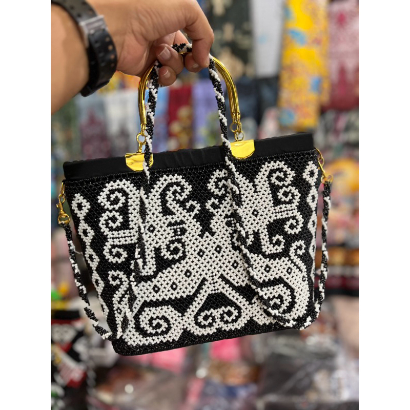 Tas Manik khas Kalimantan / Tas behel manik