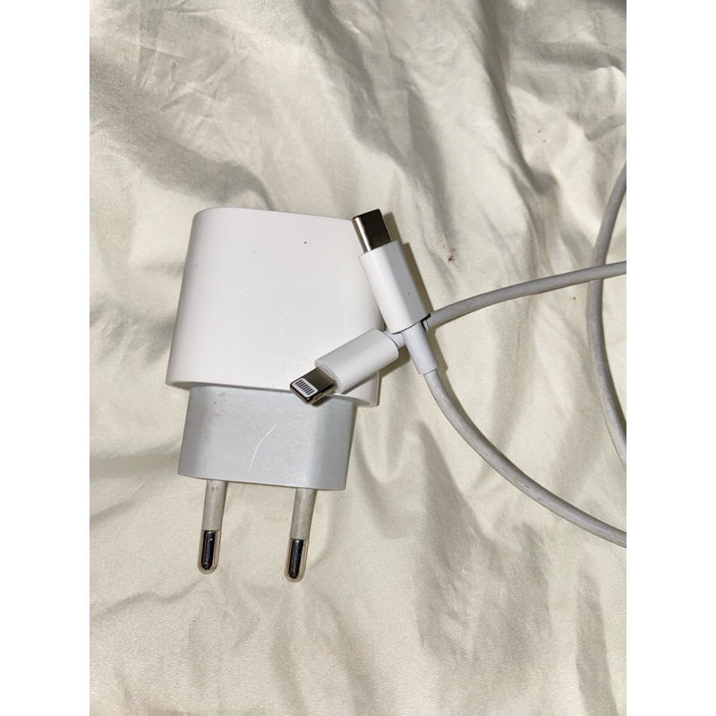 Preloved charger ip original