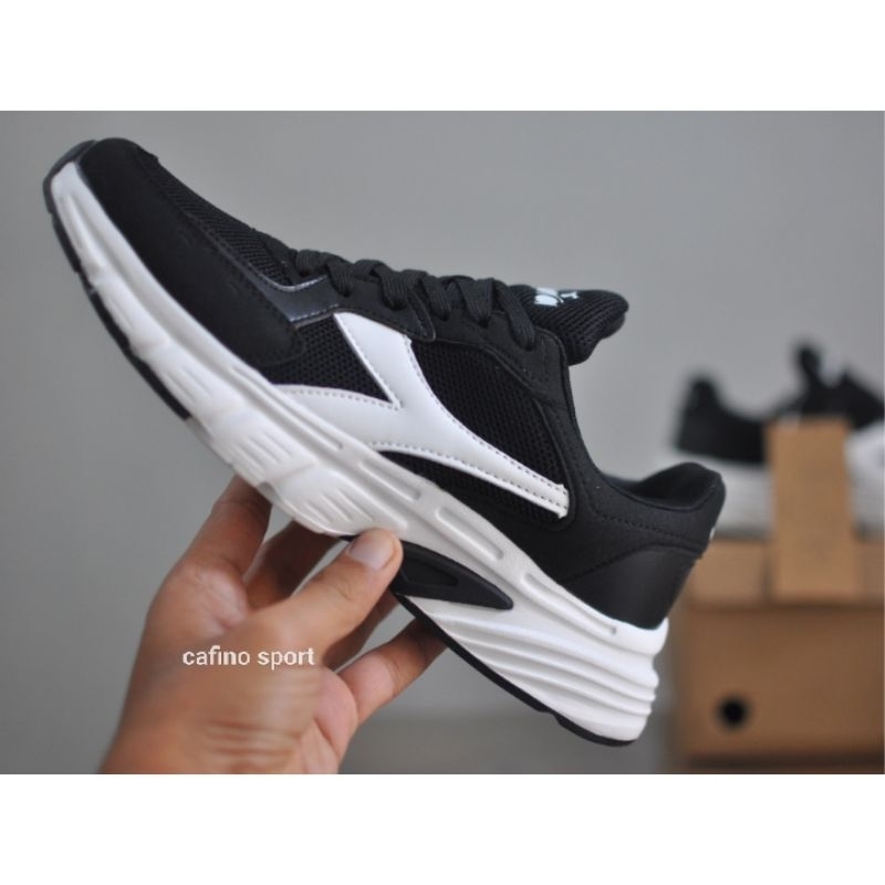 Sepatu Diadora Kaisar Black Original