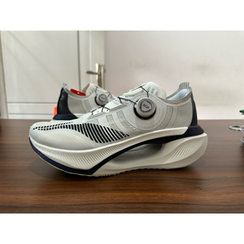 Sepatu Running Lining Shadow2 Size 43 2/3 (US10) Sepatu Lari Lining