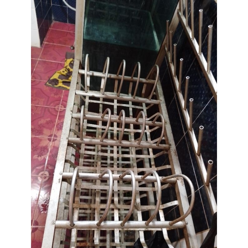 lemari rak piring kaca