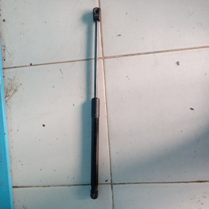 Hidrolik bekas pintu belakang sigra