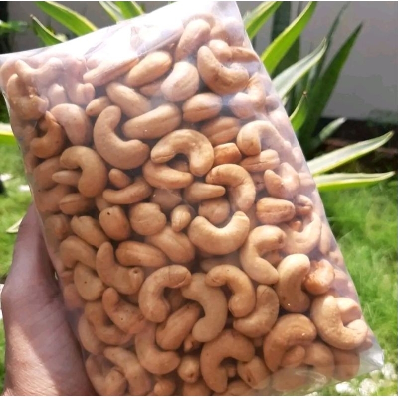

KACANG METE MATANG UTUH