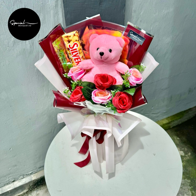 

BUKET COKLAT SILVERQUEEN+BONEKA+BUNGA ARTIFICIAL