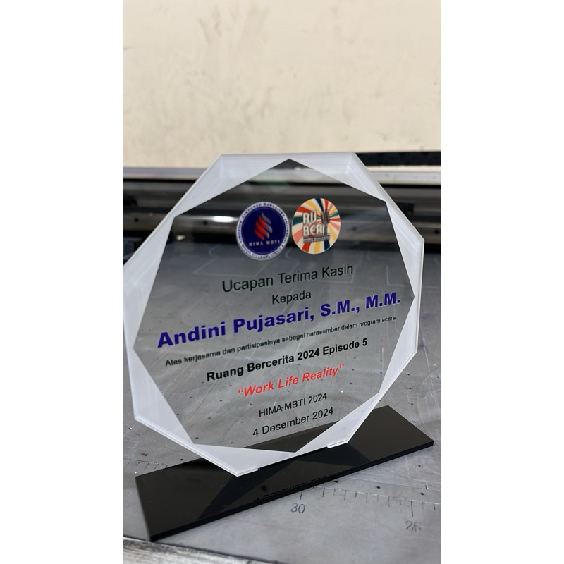 

akrilik custom