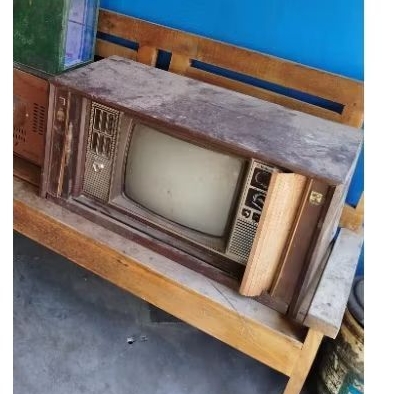 tv kayu jadul antik
