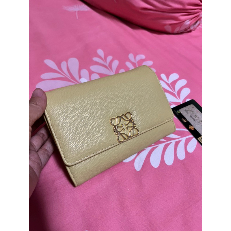 dompet Loewe kuning lemon