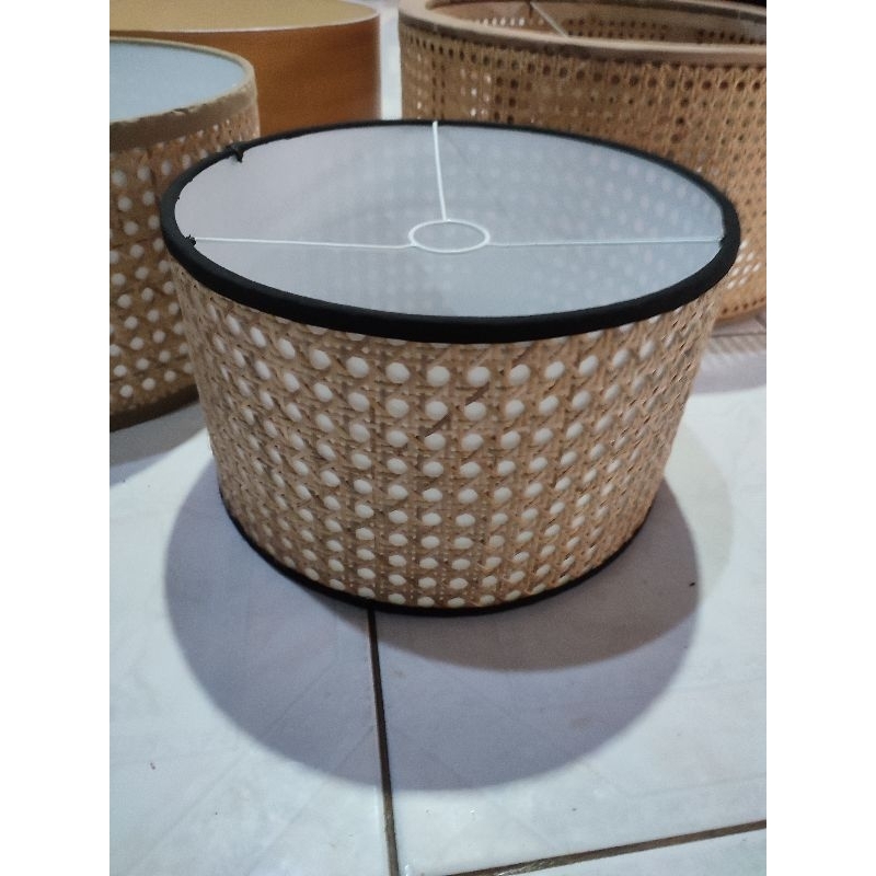 kap lampu rotan gantung standing