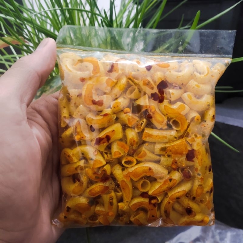 

Macaroni Pedas Wangi Daun Jeruk Cemilan Enak Gurih Dan Renyah 100gram