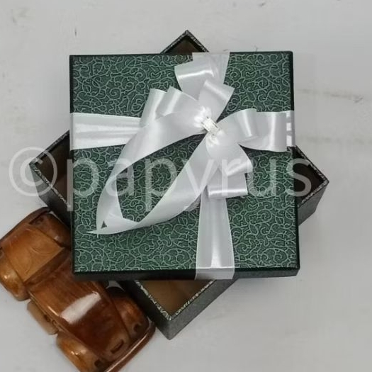 

PAPYRUS 15x15 Tinggi 5cm Kotak Kado Gift Box V2