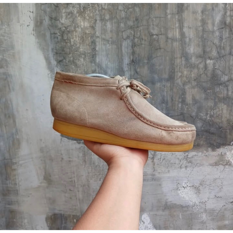 clarks wallabees