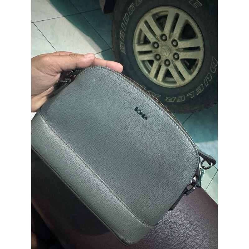 sling bag bonia