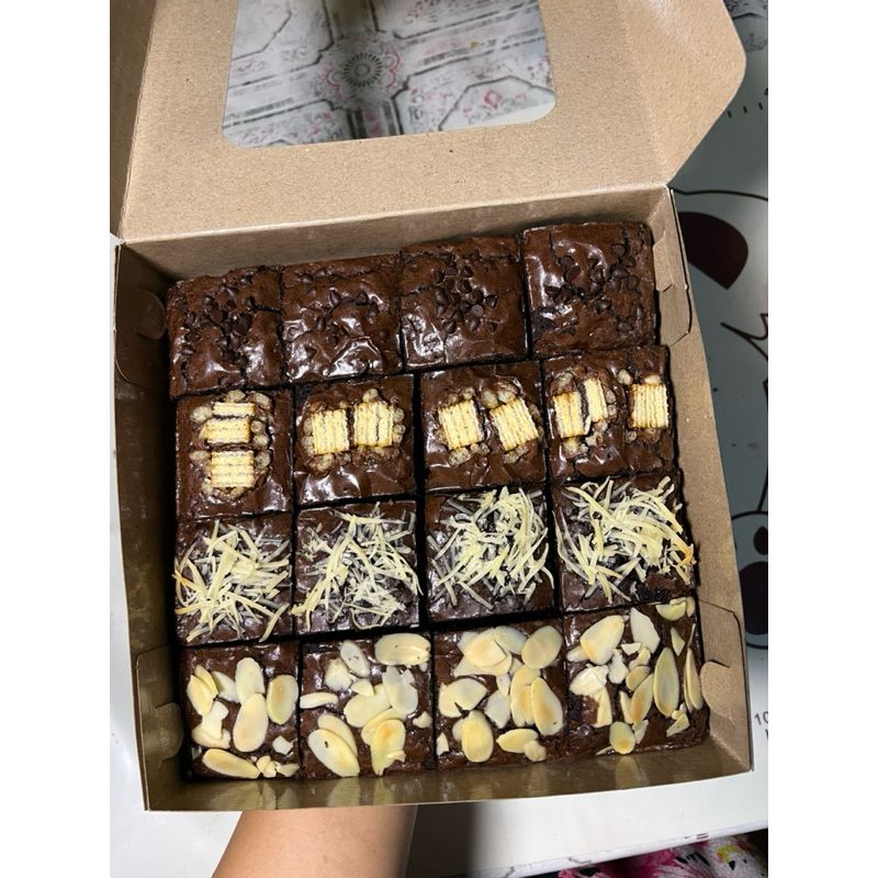 

Fudgy Brownies panggang ukuran 20x20 (ISI 16 POTONG)