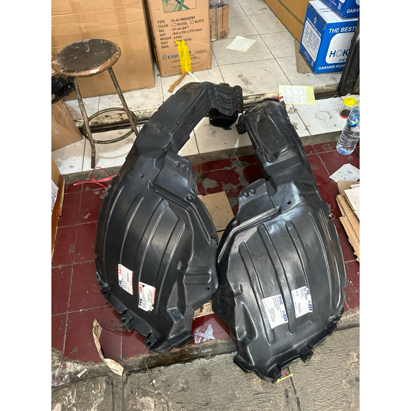 Liner Fender Mobil untuk Toyota Rush dan Daihatsu Terios Tahun 2007-2017